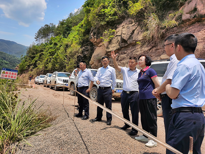 四川省國(guó)資委黨委委員、副主任游代麗到鎮(zhèn)廣高速王通段A1合同段調(diào)研工作