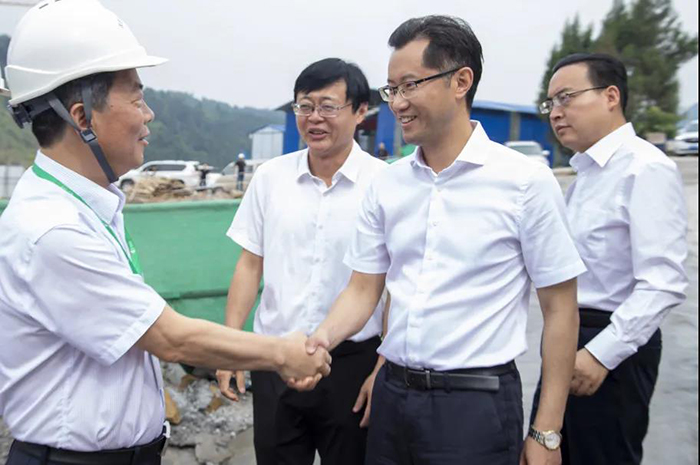 巴中市委副書記、市政府副市長(zhǎng)、代市長(zhǎng)高鵬凌到漢巴南鐵路6標(biāo)調(diào)研