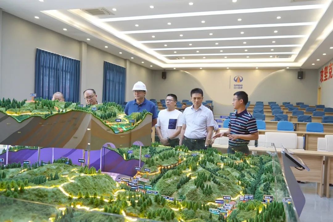 四川路橋黨委委員、紀(jì)委書記朱年紅到寧攀高速ZCB1-7/8分部檢查指導(dǎo)工作