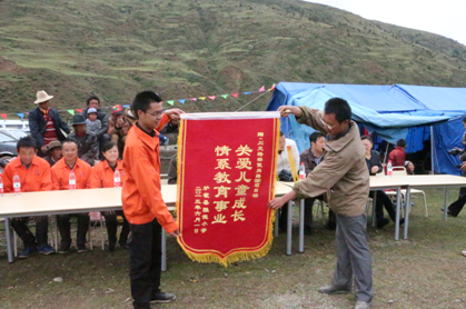“實現(xiàn)偉大中國夢、建設(shè)美麗繁榮和諧四川” 主題教育活動專題簡報（十四）