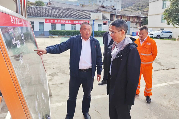 四川路橋黨委委員、監(jiān)事會主席黃衛(wèi)赴西香高速ZCB4總包部調(diào)研檢查工作