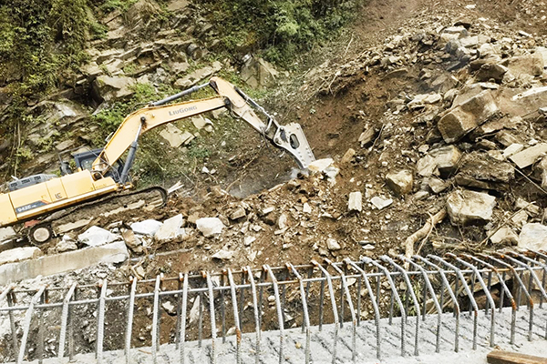 精準預判與緊急避險，成功化解塌方危機